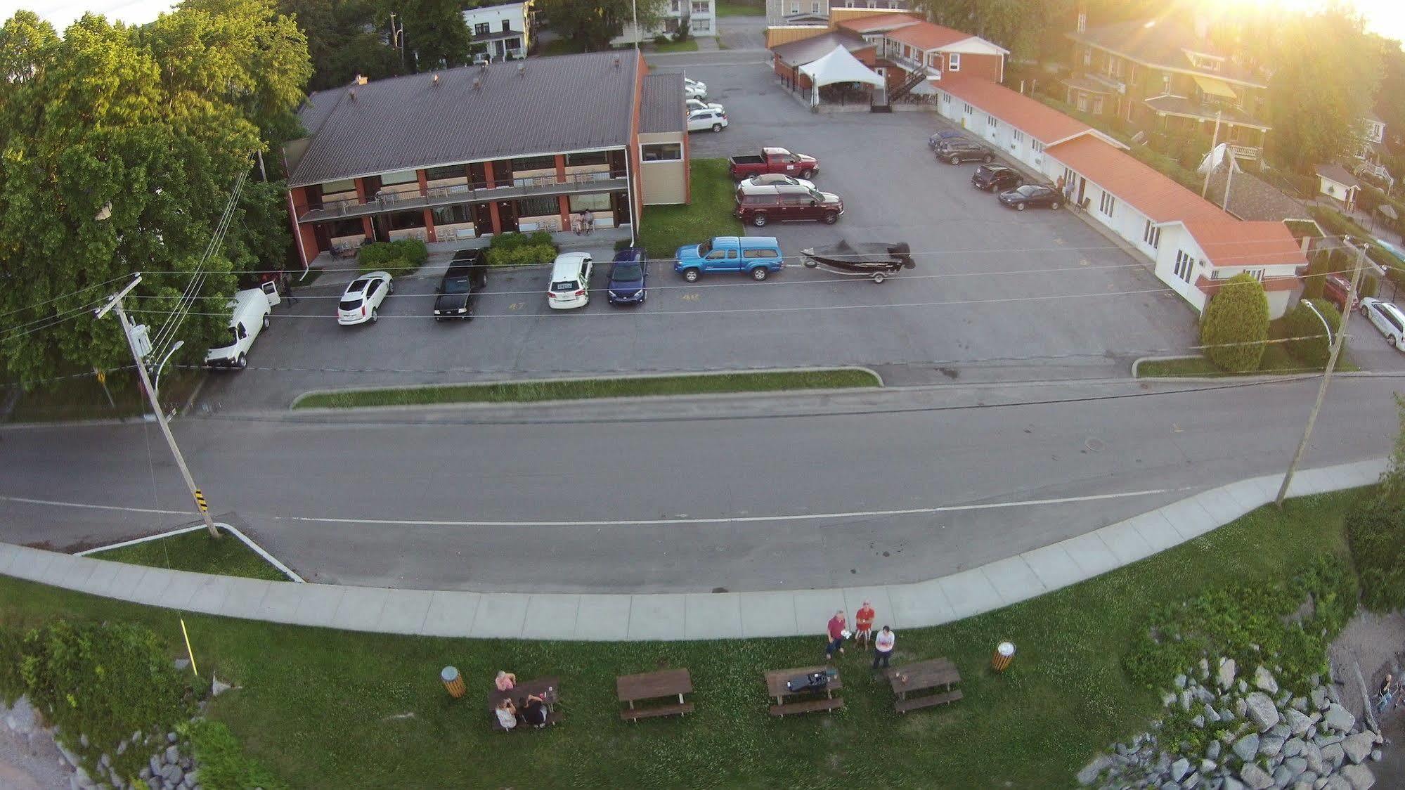 Motel Castille Roberval Exterior photo
