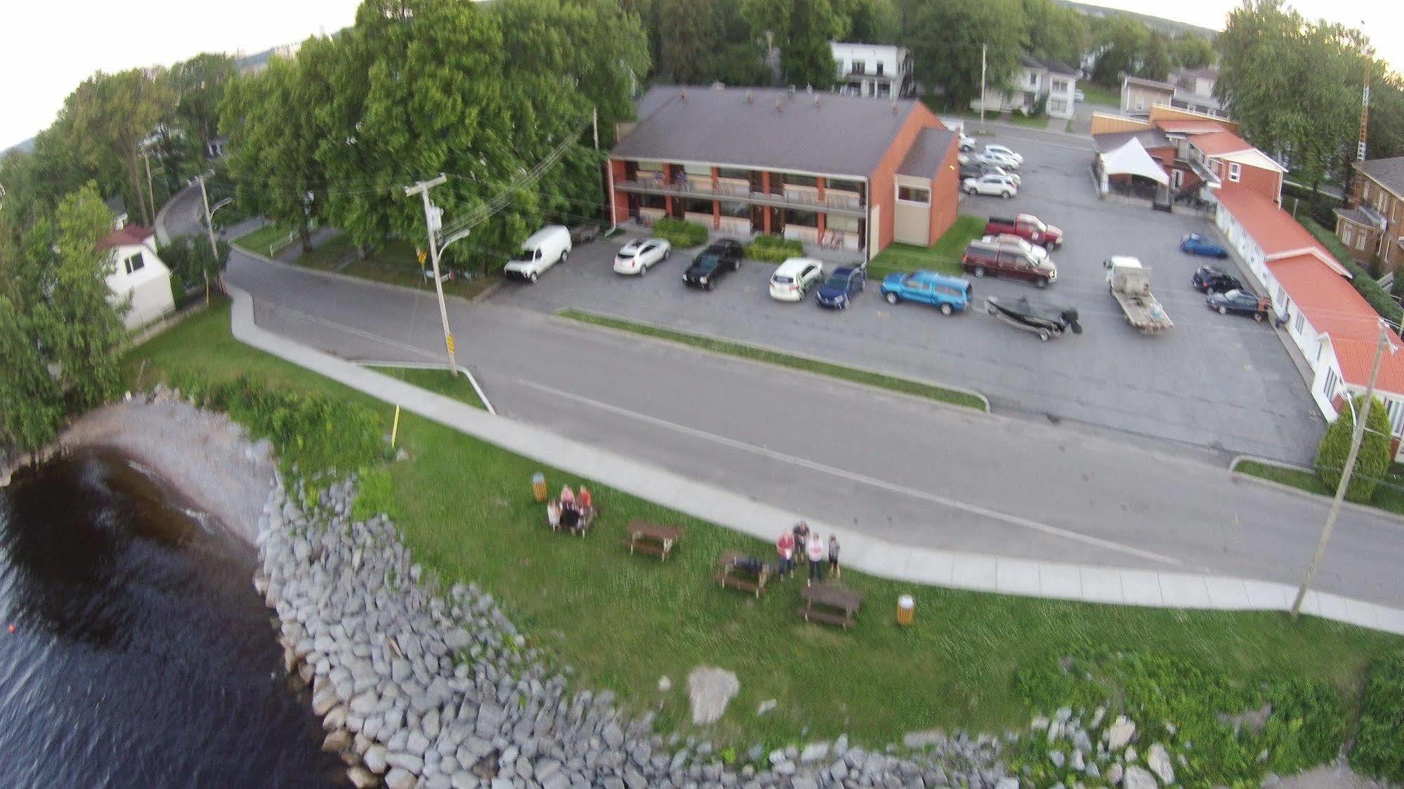 Motel Castille Roberval Exterior photo