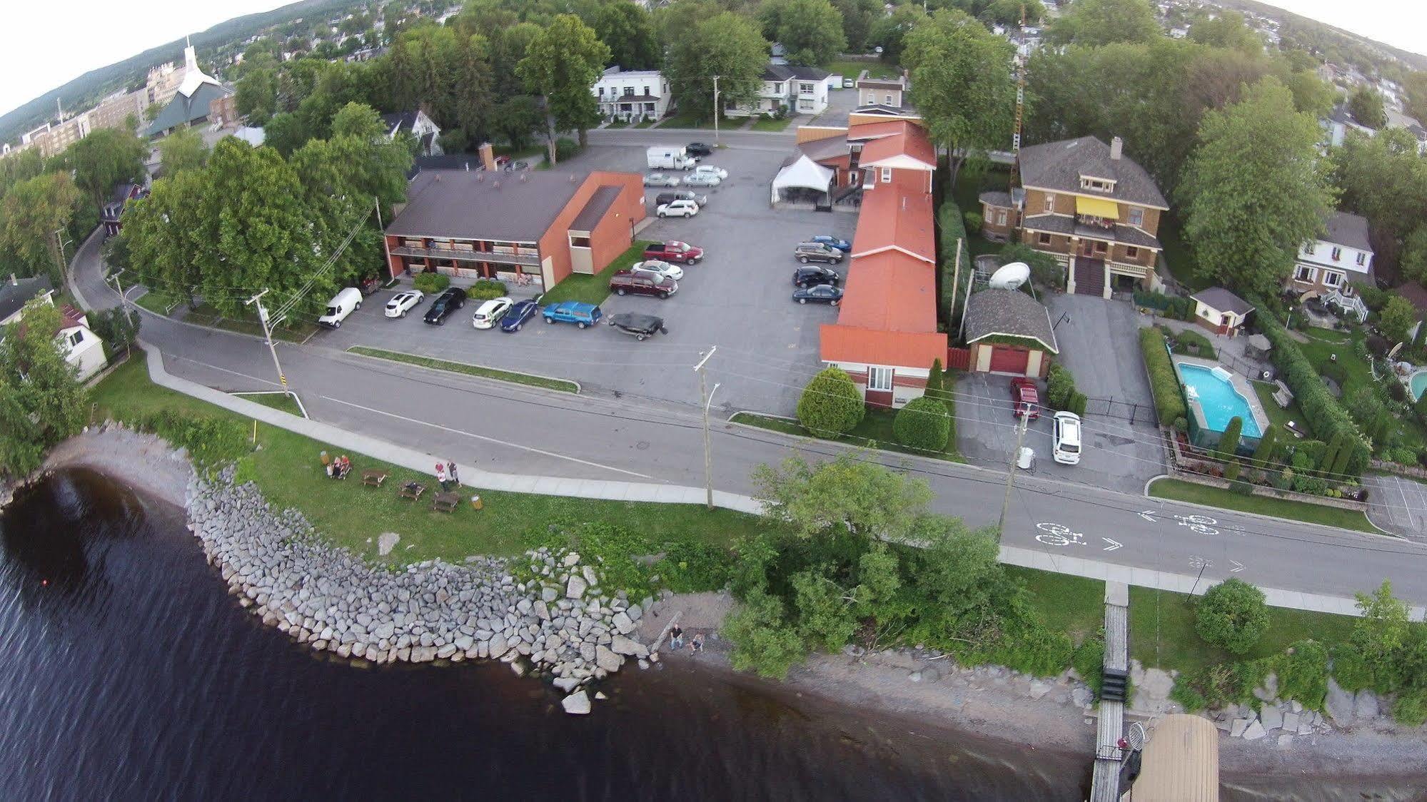Motel Castille Roberval Exterior photo