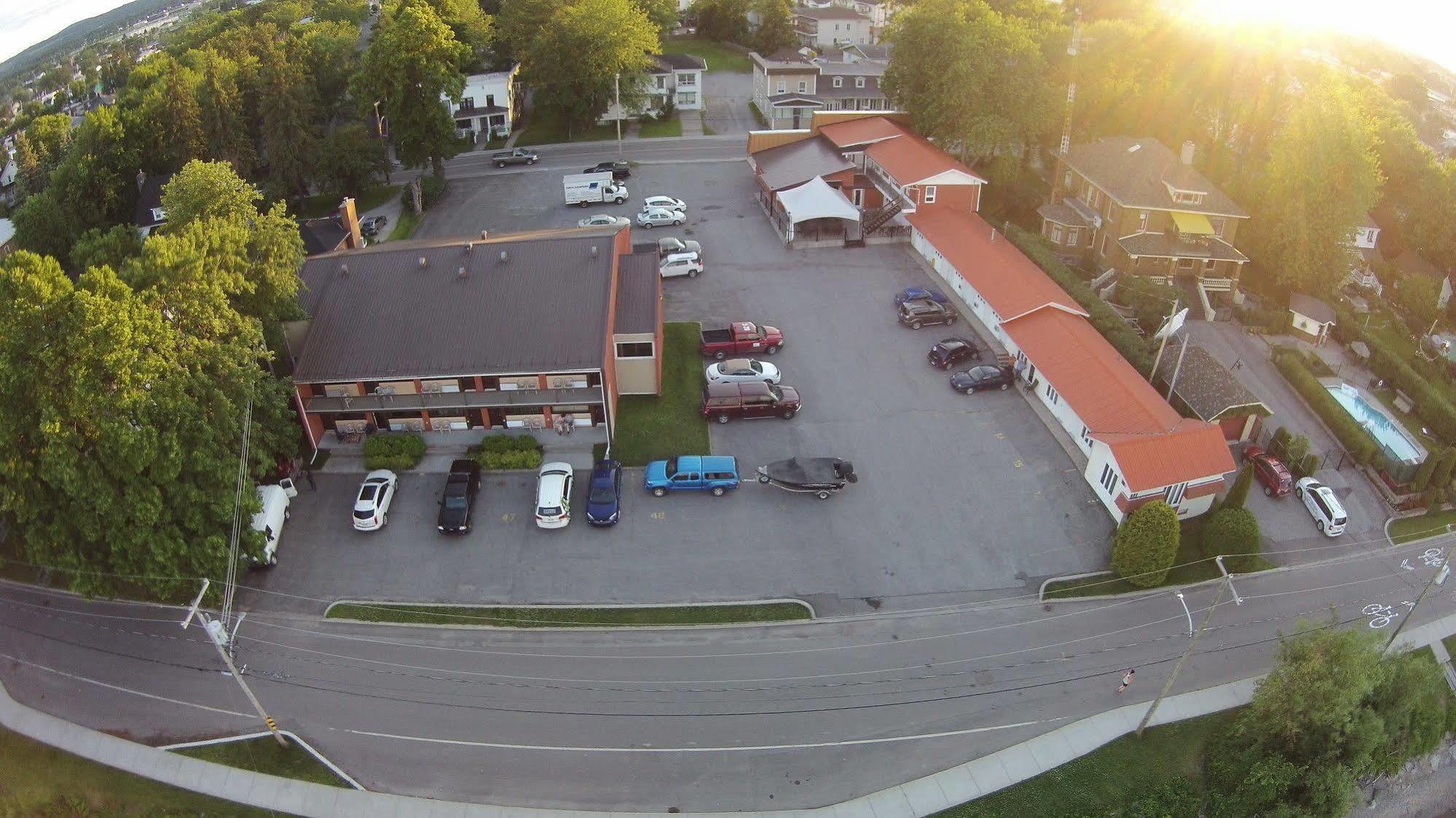 Motel Castille Roberval Exterior photo